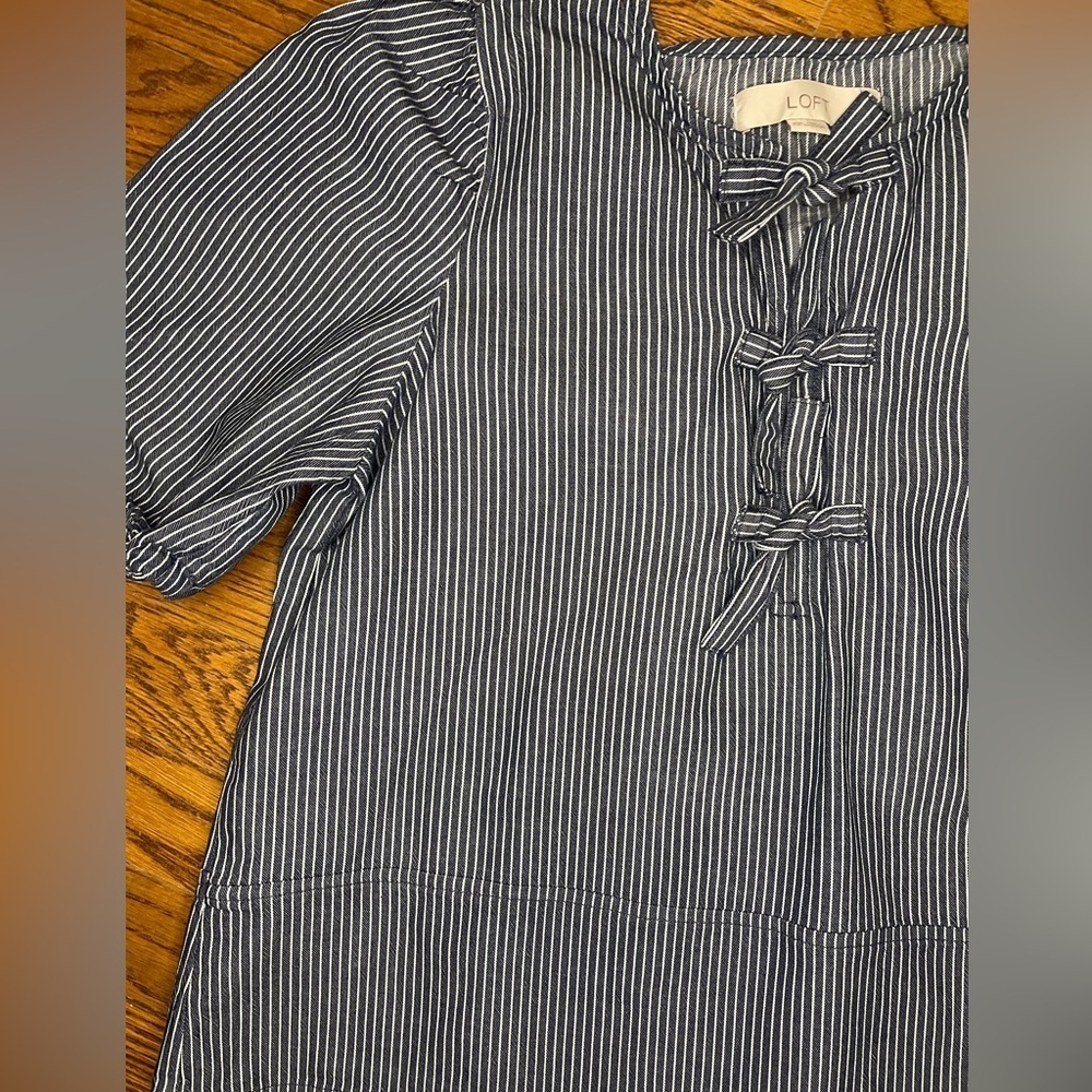 Ann Taylor LOFT Blue Striped Chambray Bow Top Shirt Blouse sz XS Petite - Picture 3 of 7
